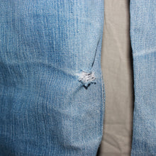 Load image into Gallery viewer, Y2K Diesel low-rise flare jeans (W32)