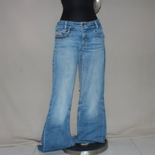 Load image into Gallery viewer, Y2K Diesel low-rise flare jeans (W32)