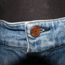Load image into Gallery viewer, Y2K Diesel low-rise flare jeans (W32)