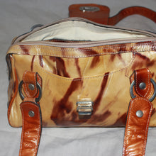 Load image into Gallery viewer, Vintage Alla two toned shoulder bag
