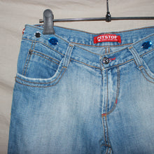 Load image into Gallery viewer, Bedazzled flared low-waisted jeans (W29)
