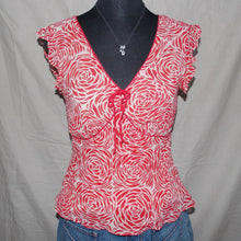 Load image into Gallery viewer, Rose red patterned ruffled v-cut top (XS/S)
