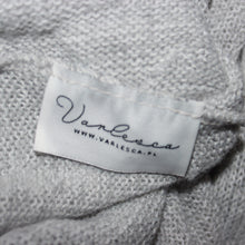 Load image into Gallery viewer, Gray asymmetrical long sleeves (M)
