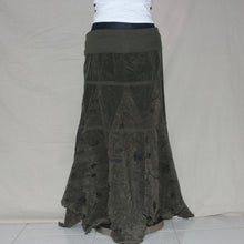 Load image into Gallery viewer, Beautiful velvet maxi skirt (S/M)
