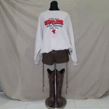 Load image into Gallery viewer, Chicago Bulls graphic off white sweater (M)
