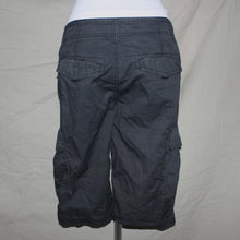 Load image into Gallery viewer, Gingham patterned dark gray cargo jorts (XS)
