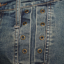 Load image into Gallery viewer, Vntg flared jeans (W30)
