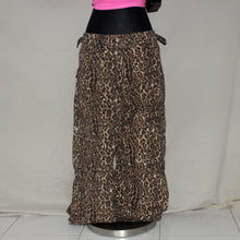 Load image into Gallery viewer, Leopard print cargo (W34)

