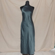 Load image into Gallery viewer, Niss Shop satin type halter long dress (M)
