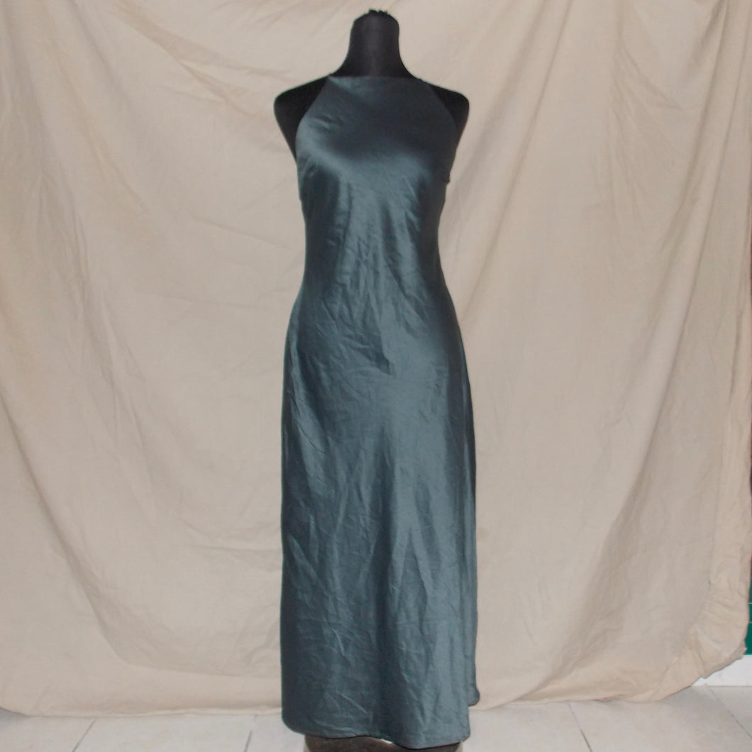 Niss Shop satin type halter long dress (M)