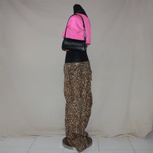 Load image into Gallery viewer, Leopard print cargo (W34)
