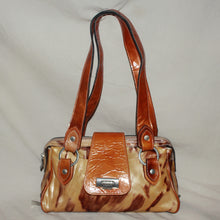 Load image into Gallery viewer, Vintage Alla two toned shoulder bag
