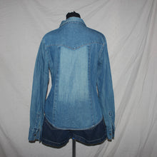 Load image into Gallery viewer, Denim button up top (M)
