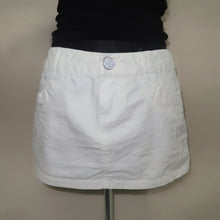 Load image into Gallery viewer, White low waisted denim skirt (W28)
