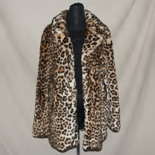 Load image into Gallery viewer, Cheetah print fur jacket (L)
