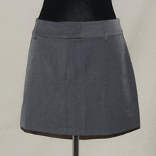 Load image into Gallery viewer, Gray low-rise mini skirt w/ belt loops (M)
