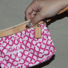 Load image into Gallery viewer, Vintage Coach Leah opt pink wristlet
