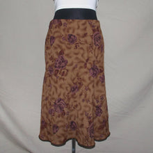Load image into Gallery viewer, Floral patterned midi skirt (S)
