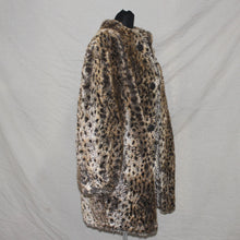 Load image into Gallery viewer, Jean Louis leopard print fur coat (L)
