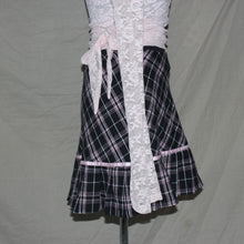 Load image into Gallery viewer, Gingham black and pink ruffled skirt (S)
