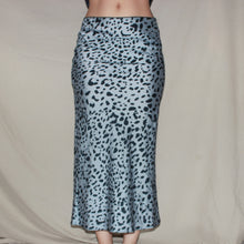 Load image into Gallery viewer, Leopard print gray long skirt (S)
