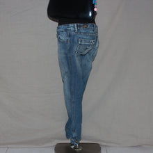 Load image into Gallery viewer, Camaieu denim capris (W26)

