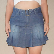 Load image into Gallery viewer, Pleated denim skirt (W31)
