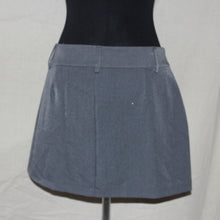 Load image into Gallery viewer, Gray low-rise mini skirt w/ belt loops (M)
