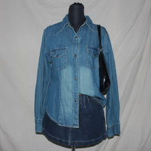 Load image into Gallery viewer, Denim button up top (M)
