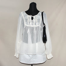 Load image into Gallery viewer, White sheer crinkle blouse (S)
