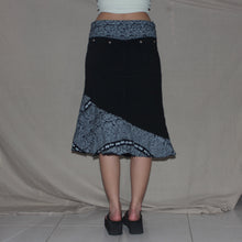 Load image into Gallery viewer, BDland black patterned border midi skirt (S)

