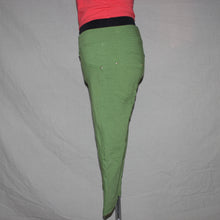 Load image into Gallery viewer, Green low waisted stretchy fabric capri (S)
