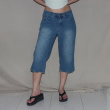 Load image into Gallery viewer, Jeans bedazzled denim capri (L)
