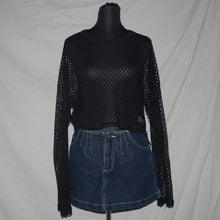 Load image into Gallery viewer, Fish neck patterned black top
