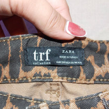 Load image into Gallery viewer, trf Zara leopard print denim pants (W28)

