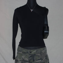 Load image into Gallery viewer, Smeike off shoulder black top (S)
