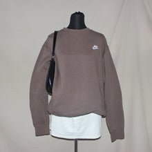 Load image into Gallery viewer, Nike brown classic logo sweater (L)
