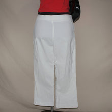 Load image into Gallery viewer, Papaya white satin type capri (M)
