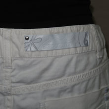Load image into Gallery viewer, White low waisted denim skirt (W28)
