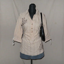 Load image into Gallery viewer, Cache cache floral beige long sleeves polo (XS/S)
