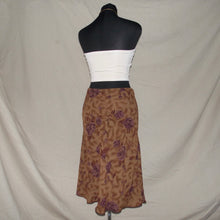 Load image into Gallery viewer, Floral patterned midi skirt (S)
