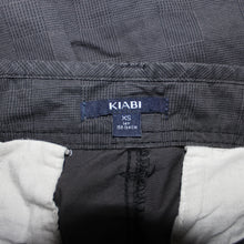 Load image into Gallery viewer, Gingham patterned dark gray cargo jorts (XS)
