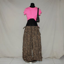 Load image into Gallery viewer, Leopard print cargo (W34)
