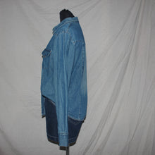 Load image into Gallery viewer, Denim button up top (M)
