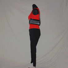 Load image into Gallery viewer, Buttoned black low waisted capri (W29)
