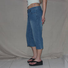 Load image into Gallery viewer, Jeans bedazzled denim capri (L)

