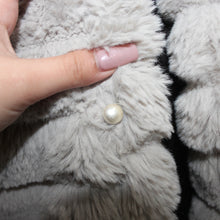 Load image into Gallery viewer, Off white colored fur hooded jacket (M)
