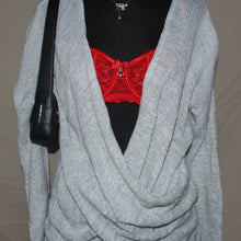 Load image into Gallery viewer, Gray asymmetrical long sleeves (M)
