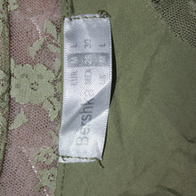 Load image into Gallery viewer, Green satin type laced tank (M)

