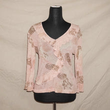 Load image into Gallery viewer, Floral peach colored v cut mesh top (S)
